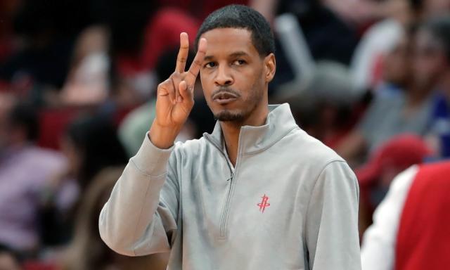 华体会APP-塞拉斯子承父业不容易!火箭教头如同走钢索